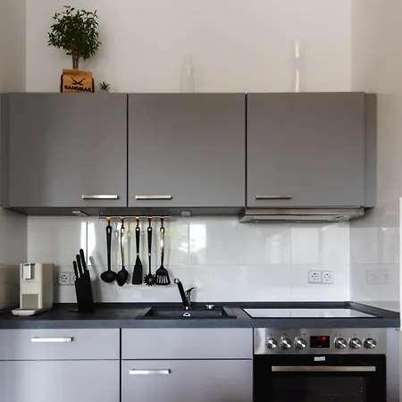 Апартаменты Hybrid Work-play Retreat - 2br, 1b Kreuzberg Берлин